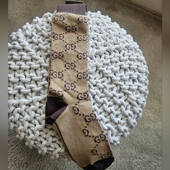 Gucci Brown Dress Socks with Iconic GG Pattern - Picture 5 of 6